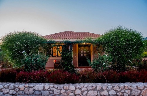 Vlachata House | Newly Built and Independent Villas, with Great Sea and Mountain Views