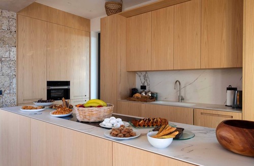 Kilada Villa | Newly constructed Luxurious Family Villa with Infinity Sunset & Tennis court!