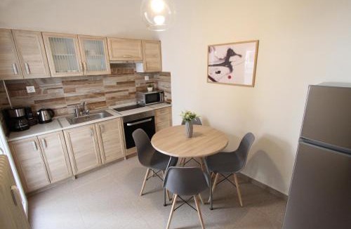 Kozani Apartment | Newly Renovated Central 2 Bedroom Apartment in Kozani
