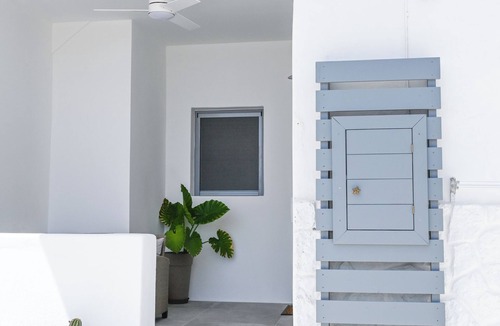 Adamas Apartment | Newly renovated house in the heart of the port!Beautiful and quiet neighborhood!