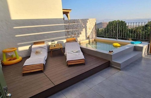 Lagoudi Zia House | Nice apartment in Zia with hot tub