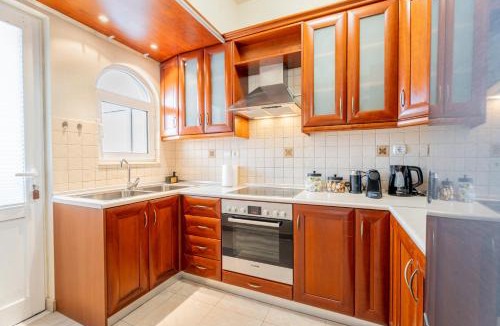 Petaloudes Apartment | Nick Rhodian House