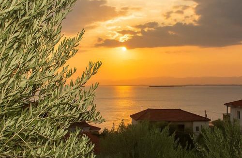 Paralia Vergas Apartment | Nina's Villa, Cosy Seaview Retreat