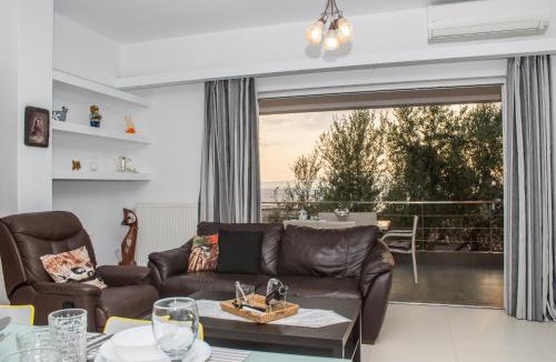 Paralia Vergas Apartment | Nina's Villa, Cosy Seaview Retreat
