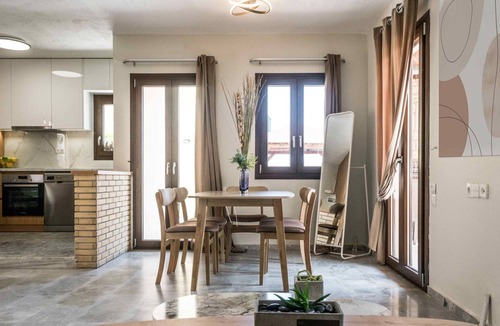 Old Hersonissos House | Niriides Villas Nymfe 2-Schlafzimmer privater Pool by Interhome