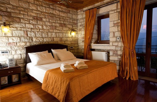 Arta House | Nisista Lodge Mountain View