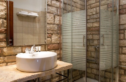 Arta House | Nisista Lodge Mountain View
