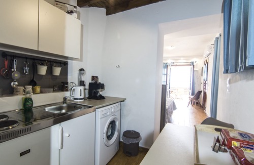 Mandraki House | Nisyros White Wave
