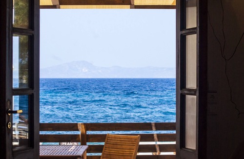 Mandraki House | Nisyros White Wave