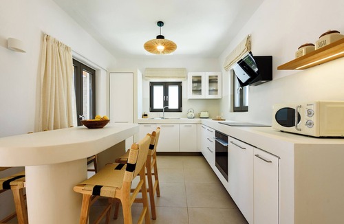 Santa Maria Villa | Noble Pearl Villa 3 Charming 4-bedroom Villa with Swimming pool & Jacuzzi
