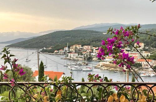 Fiskardo Villa | North Point Houses