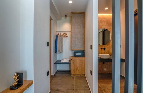 Trachilos House | Nusa retreat - 6-bedroom sea-view residence with private pool and garden