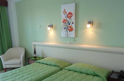 Petaleia House | Oasis Hotel Twin Main Building Sea View BB