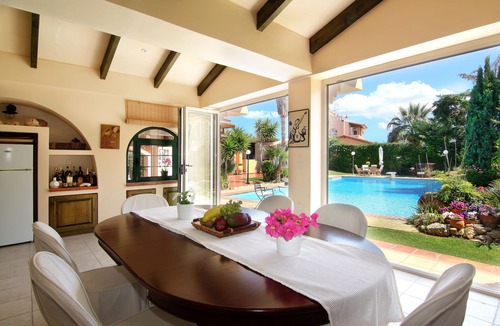 Saronikos Villa | Oasis pool house in Lagonisi