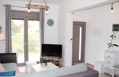 Gerani Apartment | OCEAN BREEZE APARTMENT-CH,30m from sandy beach