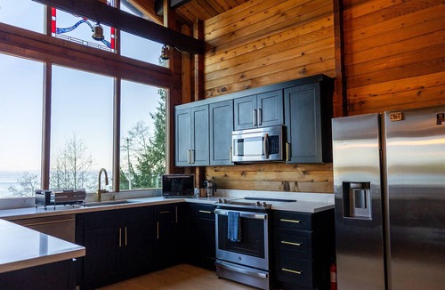 Port Hadlock Cabin | Oceanview Retreat Spacious Cabin For Reunions and Large Groups
