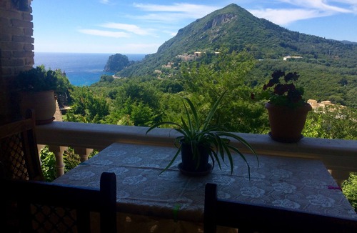 Parelia House | Odysseas Bungalow-Relax And Enjoy The View Of The Endless Sea From Your Balcony.