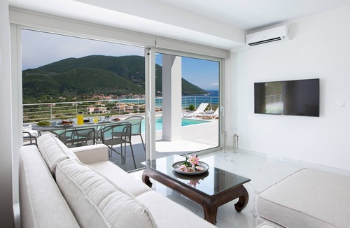 Pondi Villa | Off White Luxury Villas