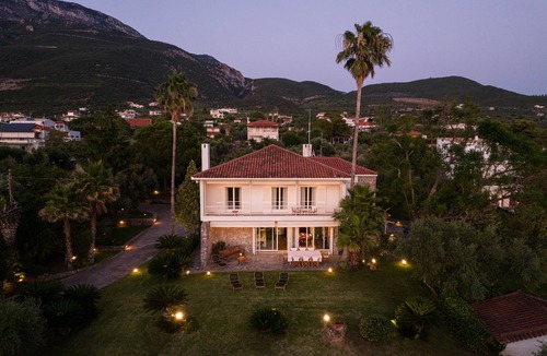 Mikri Mantineia Villa | Old Sport Mansion