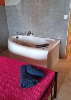 Agia Pelagia Chlomou House | Olga's Apartments