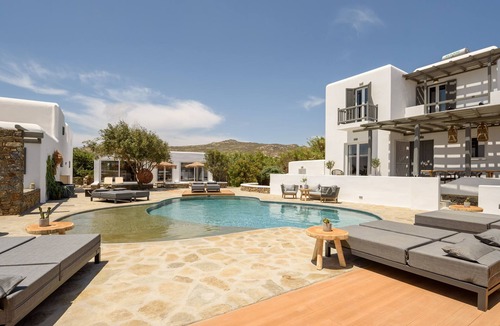 Ano Mera Apartment | Olive Mykonos Villas - Honeymoon room with indoor jacuzzi