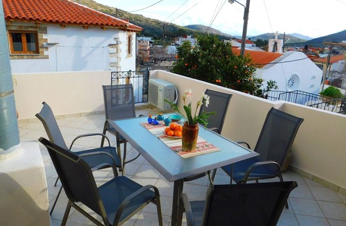 Choumeriakos House | Olive Valley House Limnes village