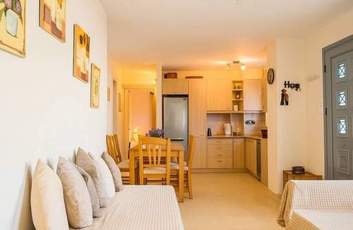 Xylokastro-Evrostina House | Onar Zin Seabliss - Mike Poolside Getaway