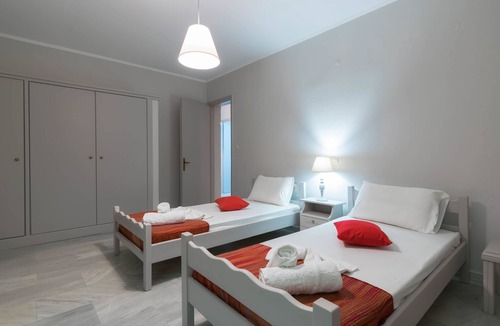 Alykes Apartment | One Bedroom Apartment with Balcony - The Lofos Studios