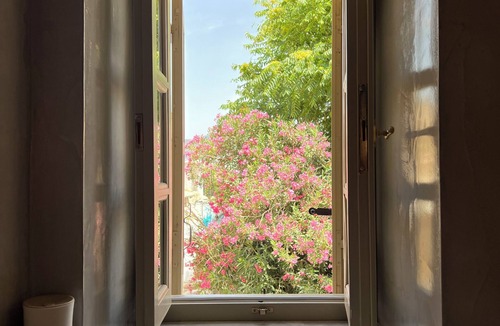 Athens City Centre Apartment | One-bedroom, Yard View Suite - Themelio Suites