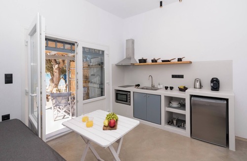 Milos House | Opal Wave Milos: A seafront escape house