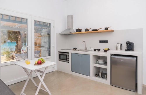 Milos House | Opal Wave Milos: A seafront escape house