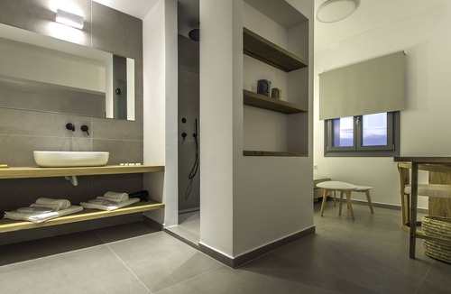 Kini House | Oro Suites