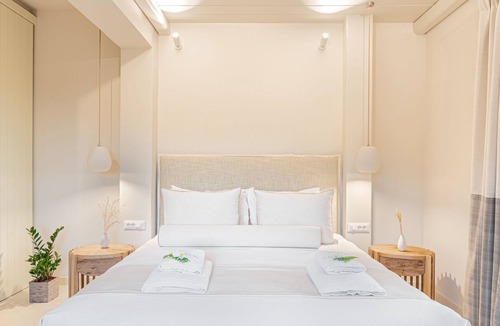 Andros Town House | Ortensia Suite by Casa Di Fiori Andros Suites