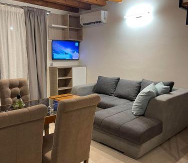Melissopetra House | OSTRIA