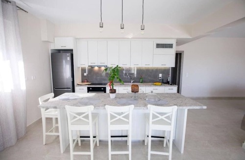 Lefkakia Condo | Over the horizon