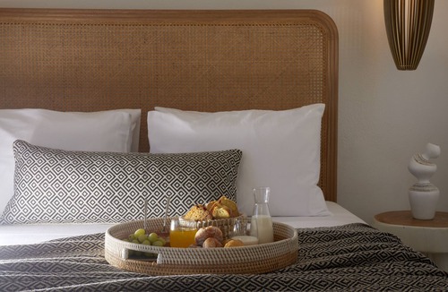 Messaria Bed & Breakfast | Overlooking Santorini’s iconic caldera from the side of Pyrgos Village hilltop!