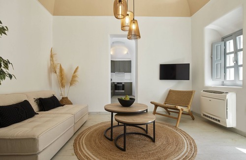 Messaria Bed & Breakfast | Overlooking Santorini’s iconic caldera from the side of Pyrgos Village hilltop!