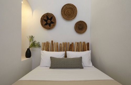 Messaria Bed & Breakfast | Overlooking Santorini’s iconic caldera from the side of Pyrgos Village hilltop!