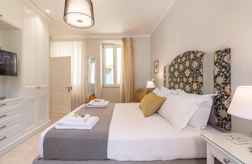 Old Town Apartment | Palazzino Leone - Corfu Old Town Liston Deluxe Apartment