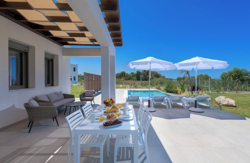 Theologos Villa | Panaxia Villas - Akte
