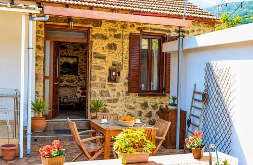 Elos Cottage | Pandora – Traditional Stone House in Elos, Chania