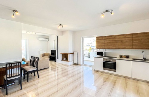 Dafni Apartment | Panoramic Cityscape Maisonette in Agios Dimitrios