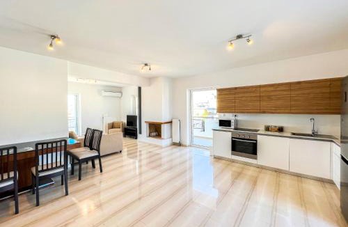 Dafni Apartment | Panoramic Cityscape Maisonette in Agios Dimitrios