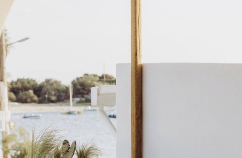 Agia Anna Apartment | Panoramic sea-view roof top studio with hot-tub