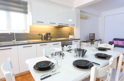Agios Stefanos Apartment | Paola House: Modernly designed property for 6, centrally in Saint Stefanos