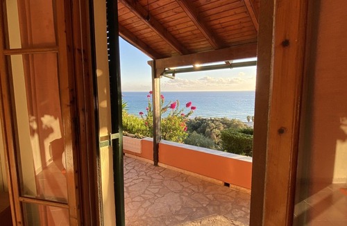 Sinarades Apartment | Papadatos Apts | Down Floor 2 Bedrooms 5mins from the beach