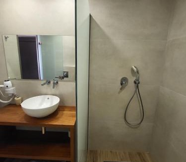 Tsilivi Apartment | Paradise Hotel & Bar