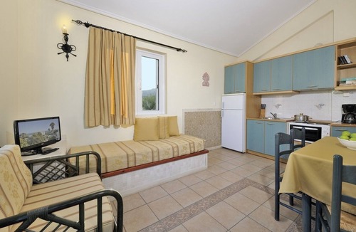 Aipeia House | Paris Village