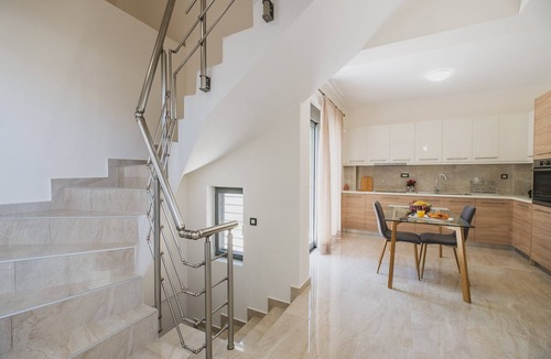 Daratsos House | Park-view Lux Pool Villa, steps to the Beach