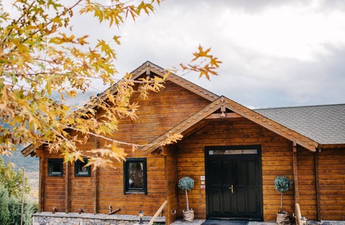 Feneos Ski Chalet | Pasithea Mountain Chalet